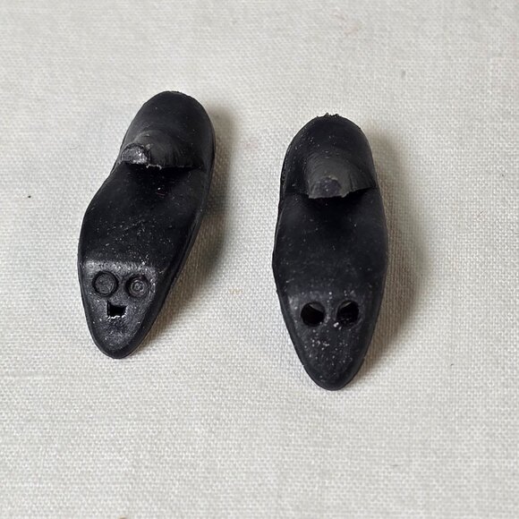Vintage Barbie Shoes 1960s Black Pumps High Heels 2 holes 1960s version Retro - Picture 5 of 7